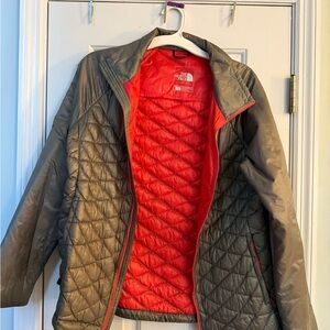 The North Face Women's Thin Quilted Jacket (PrimaLoft) - Silver Grey and Orange